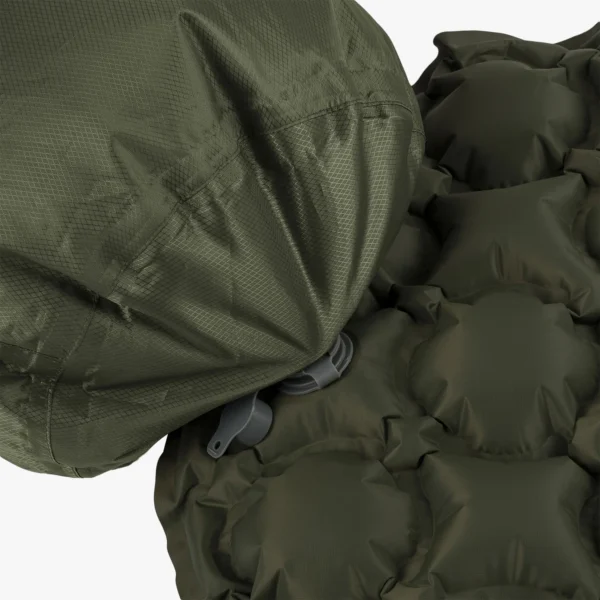 Puff sack inflation drybag op een mat